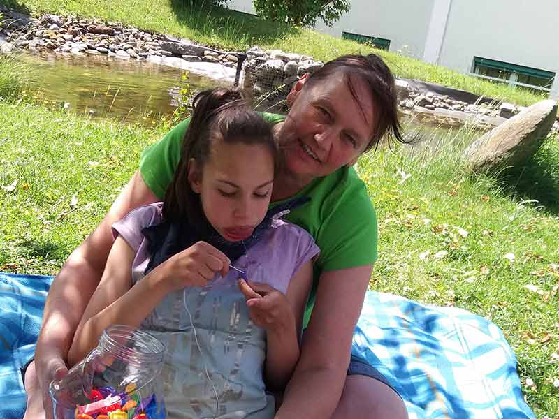 Schritt für Schritt - Maria und Emilia