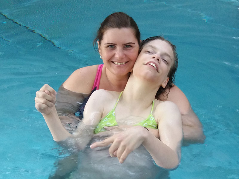 schwimmentrainerin-claudia Ein Tag bei Schritt für Schritt mit Nora