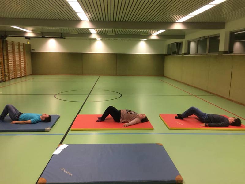 schrittfuerschritt-yoga-4 Pilates und Yoga als Therapie