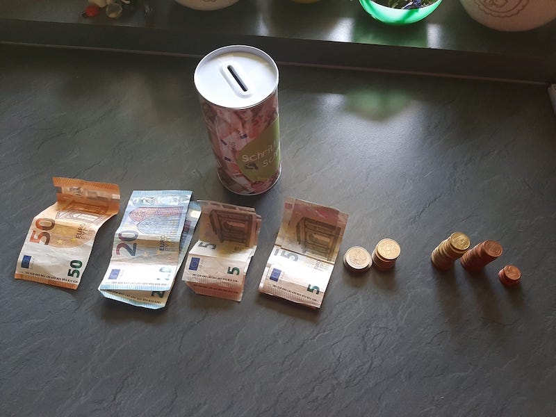 Spende an Schritt fuer Schritt Kjus Brandstore Kjus Brand Store Kitzbühel leert Spendendose